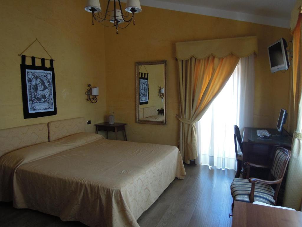 Hotel Sant'Agostino باولا الغرفة الصورة