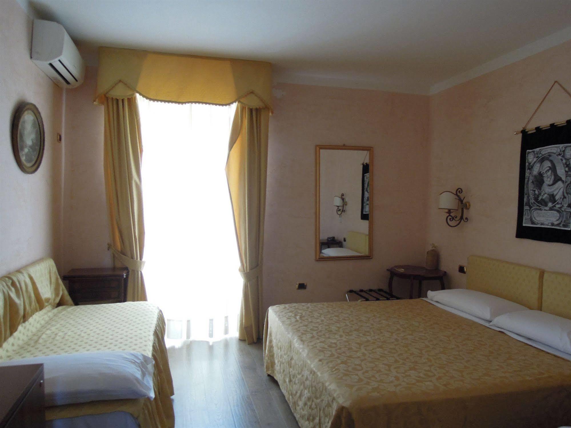 Hotel Sant'Agostino باولا المظهر الخارجي الصورة