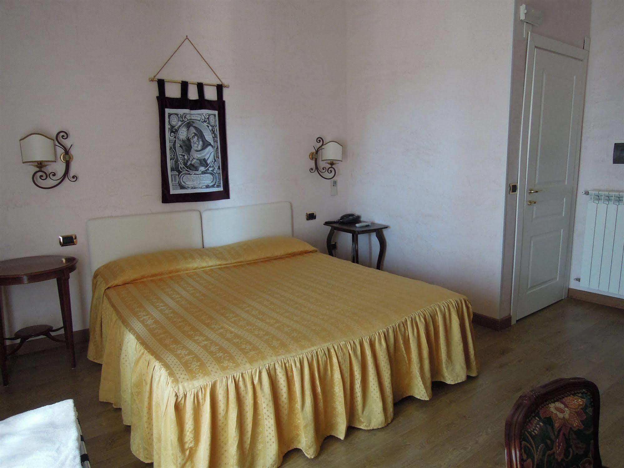 Hotel Sant'Agostino باولا المظهر الخارجي الصورة
